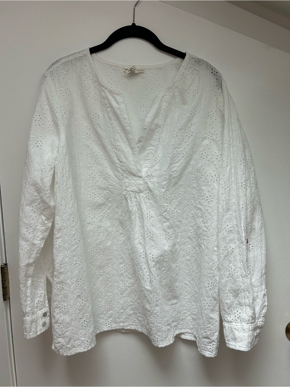 Christian Siriano White Eyelet V-Neck Long Sleeve Blouse